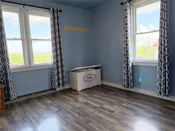 2nd image of 107 W Scenic Dr