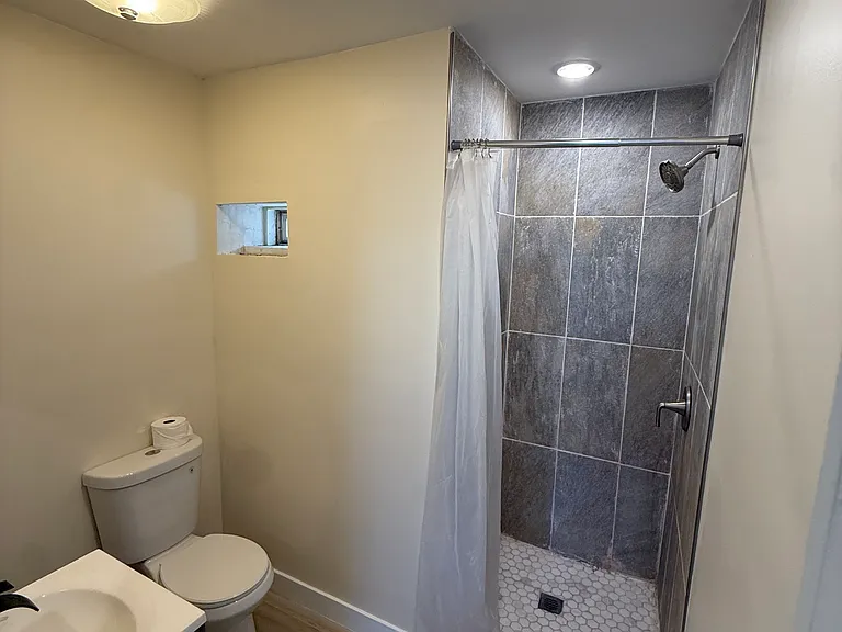 2846 W 21st St #1R — Photo 8