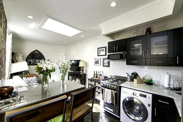 Rented by Icon Realty Management | media 23