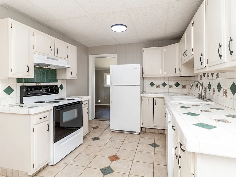 300 N Park St #1 — Photo 3