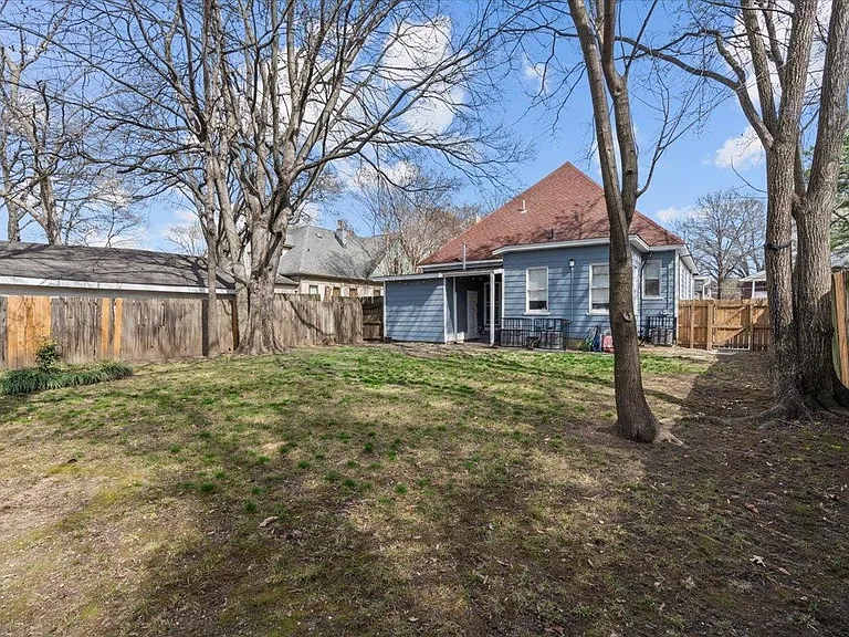 227 N Willett St #103 — Photo 15