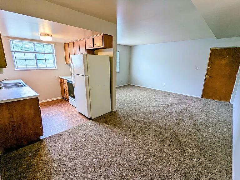 2430 Albany St — Photo 22
