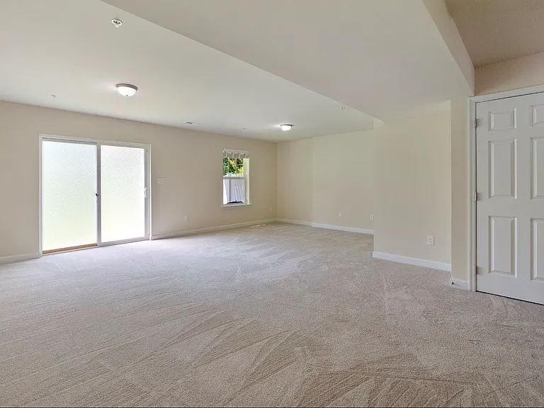 555 English Oak Ln — Photo 16