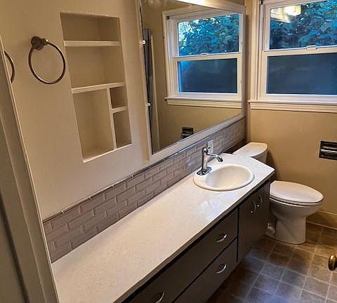 Single bathroom with shower/tub