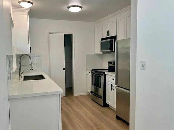 4th image of 1014 Chino St #A