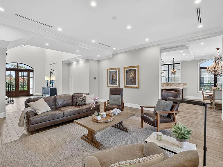2425 Delmar Pl — Photo 14