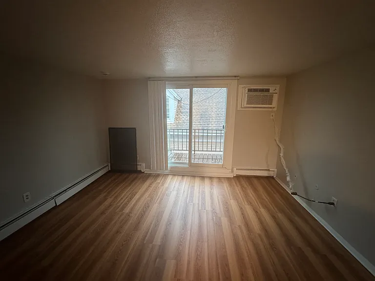 25 Hamilton Ave #14 — Photo 2