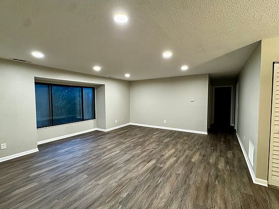 3rd image of 6 Thayer Pond Dr #17