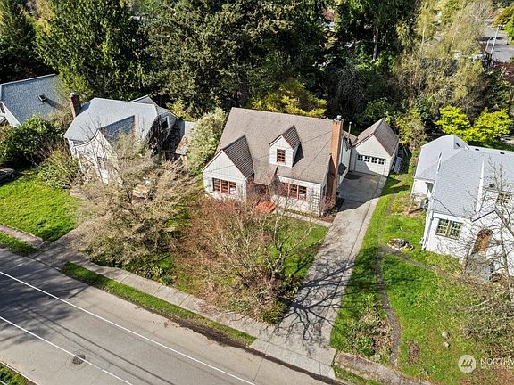 3rd image of 3209 Lorne Street SE