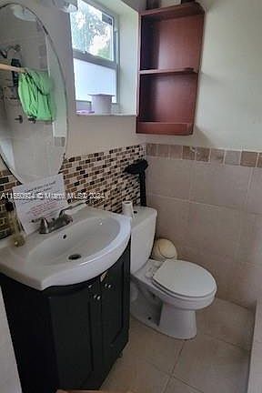 2nd image of 1550 NE 206th St