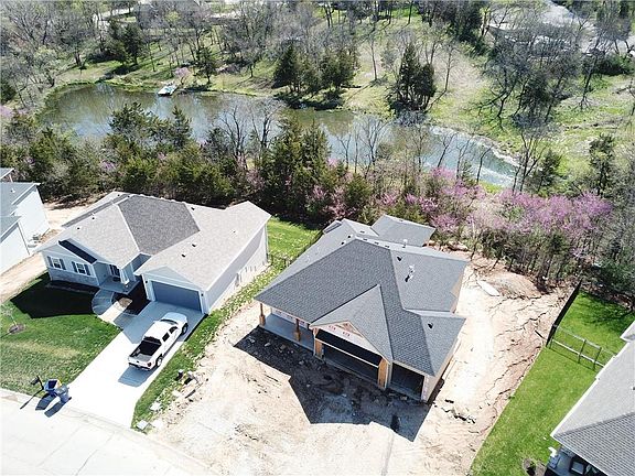 2nd image of 8497 Primrose St
