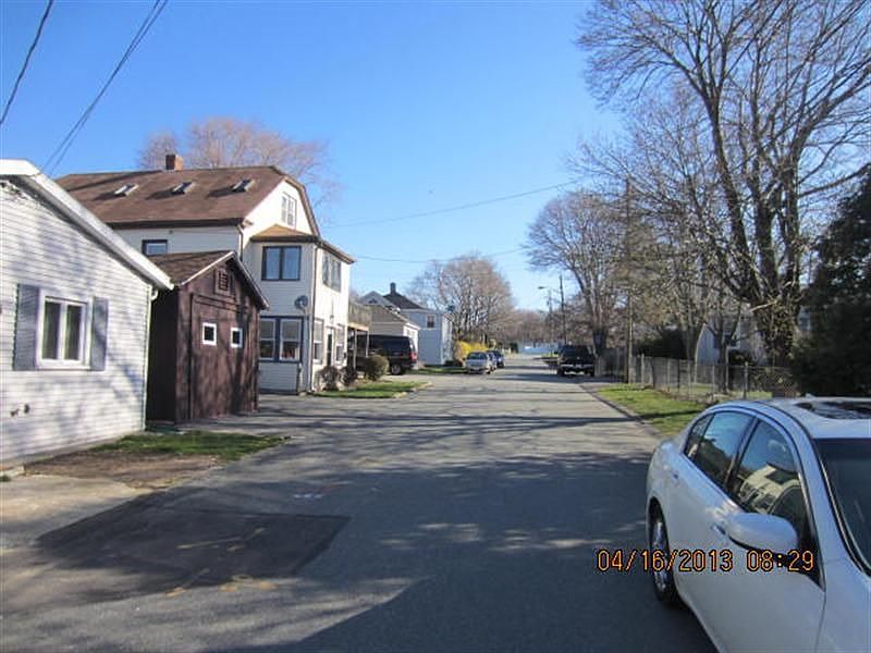 10 Keene St, Somerset, MA 02725 Zillow