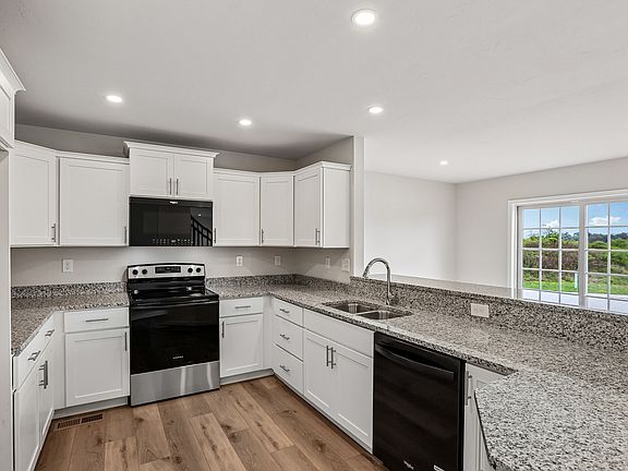 Crestmont-C-AV33-Kitchen-3