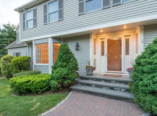 17 Penacook Ln, Natick, MA 01760