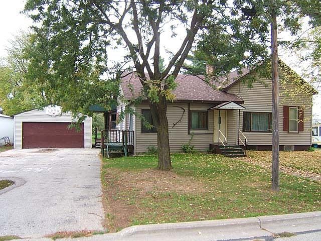 1st image of 921 E Maurer St