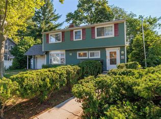 45 Bridle Ln, Hicksville, NY 11801