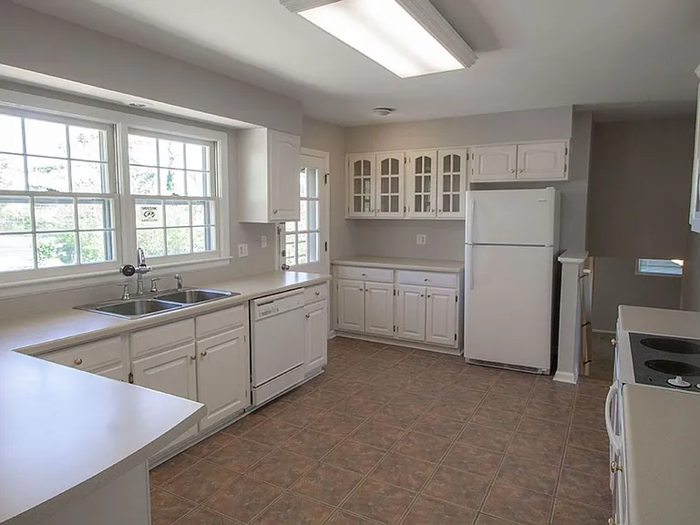 2207 Bushnell Dr — Photo 7