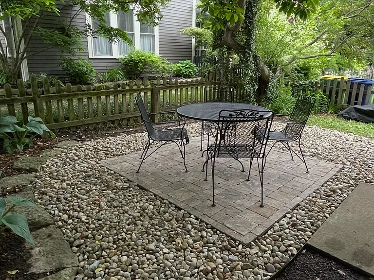 220 W Cedar St — Photo 14