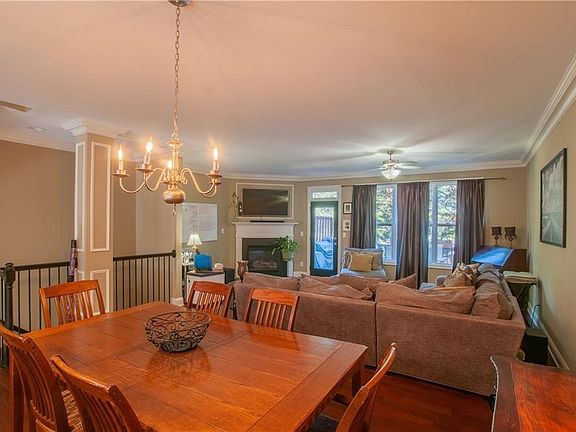 3rd image of 3279 Greenwood Oak Dr