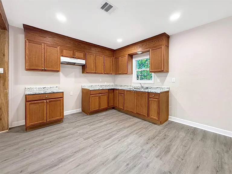 304 Stimson St — Photo 9