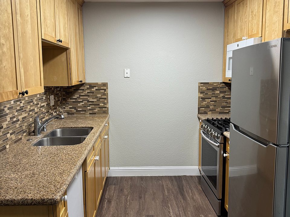 Kitchen - Renovated with new cabinets and countertops