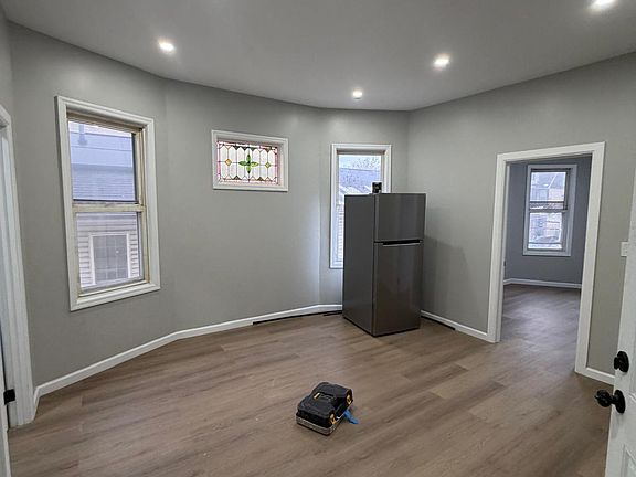 4th image of 300 Chadwick Ave #B