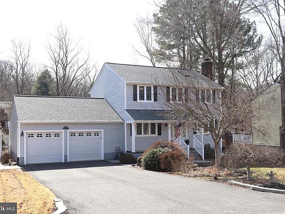 3rd image of 6014 Windsor Dr