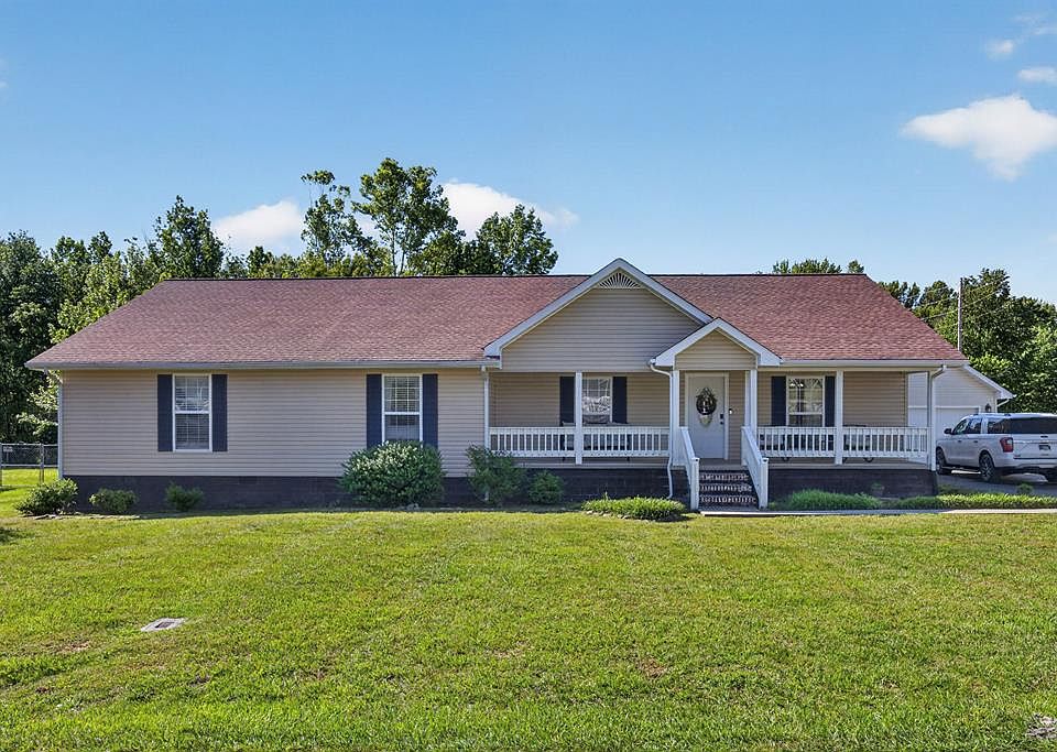 1st image of 102 Oak Springs Ln