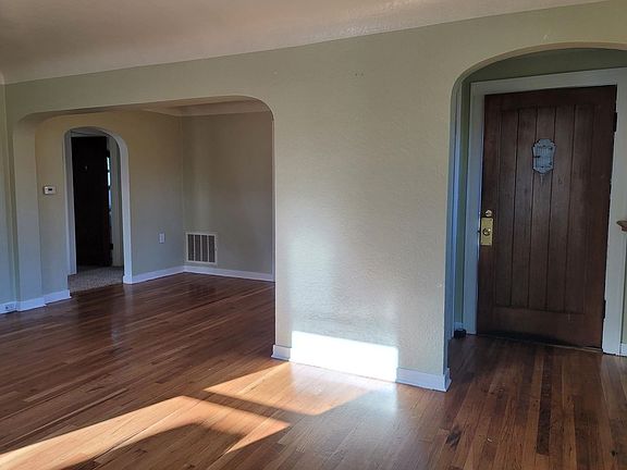 2nd image of 1305 N Callow Ave