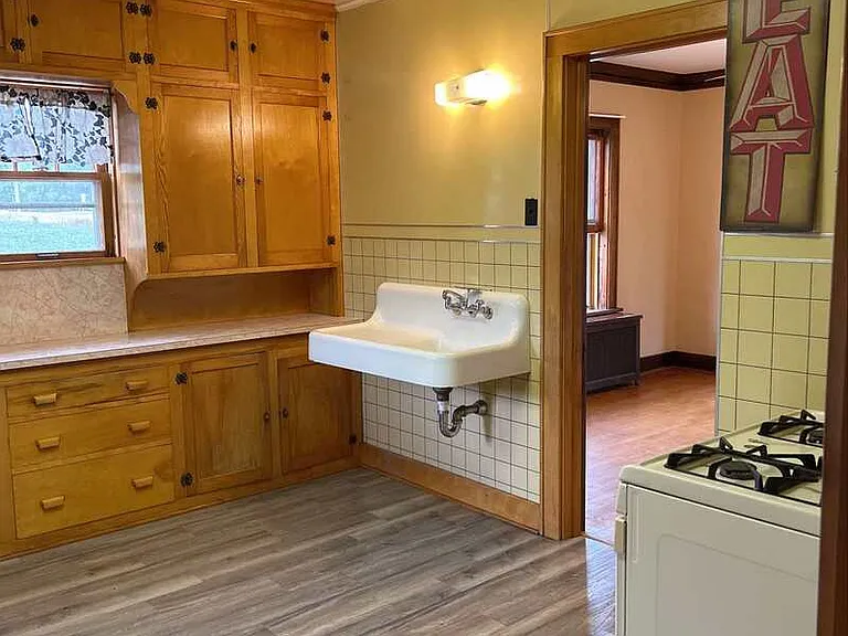 3594 Oregon St — Photo 2