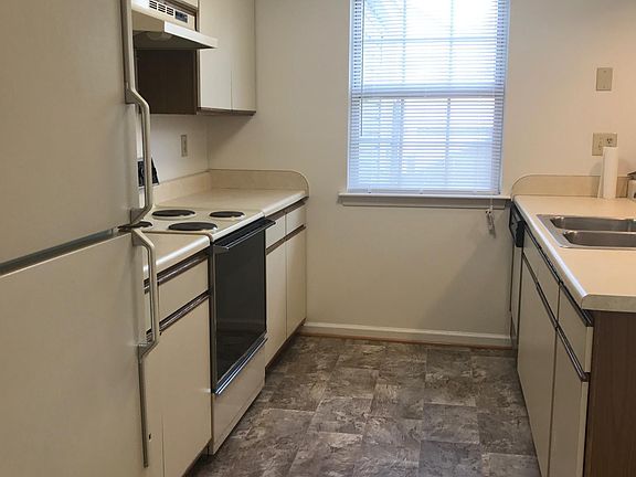 3rd image of 4446 Segovia Ct #4446