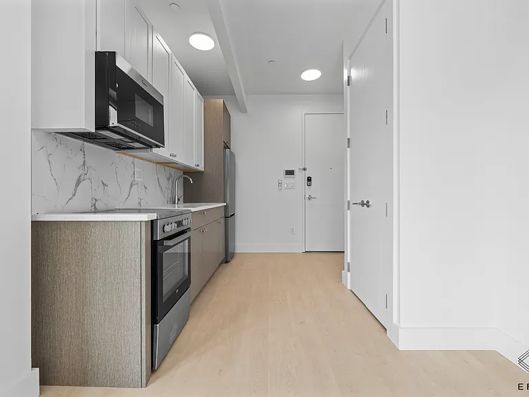 833 Maple St #4D — Photo 4