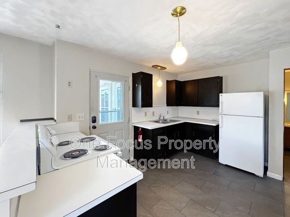 935 E 2nd St APT B