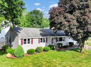 12 Farms Village Rd, Rocky Hill, CT 06067