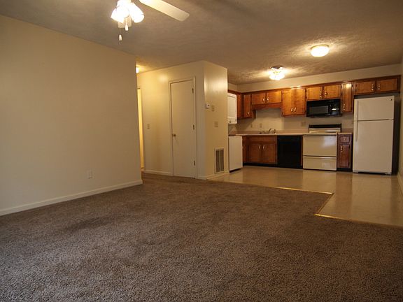 3rd image of 3240 Tower Dr