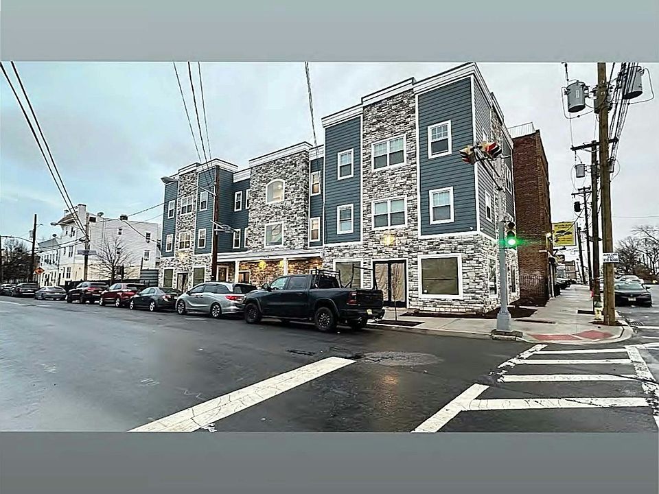 1st image of 275-277 16th Ave #302