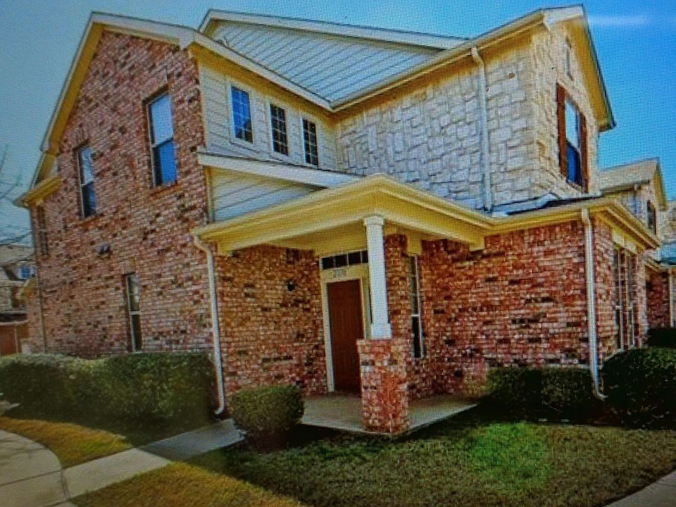 1st image of 2715 Hyde Park Dr