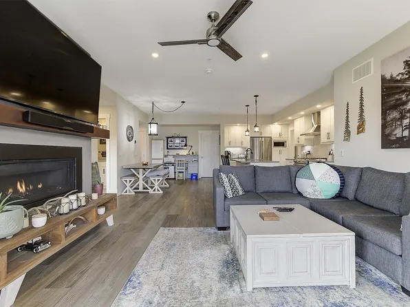 4000 Redstone Cres #222, Peachland, BC V0H 1X5