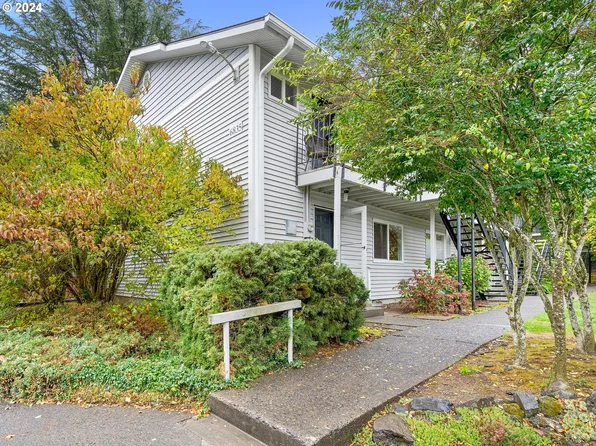 6835 SW Capitol Hill Rd APT 33, Portland, OR 97219