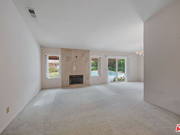 4th image of 44340 Buttercup Ln