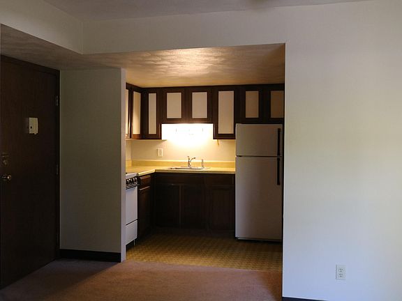 3rd image of 418 W Jefferson St
