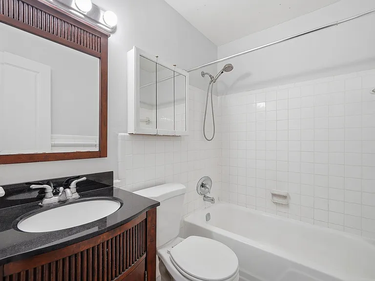1400 NE 57th St #304 — Photo 12