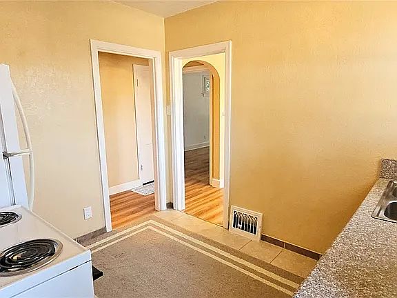4th image of 431 Washington St #1/2