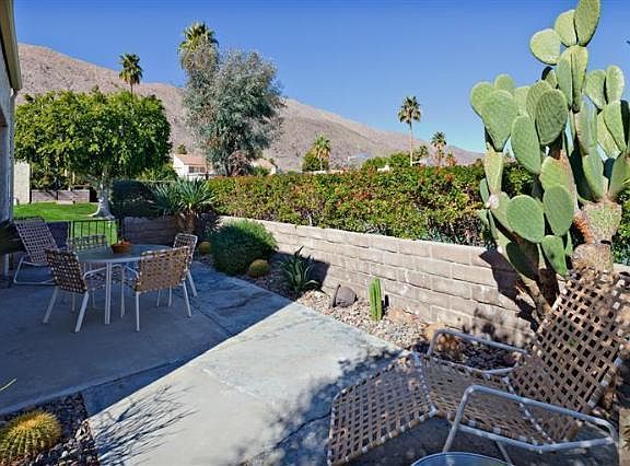 2nd image of 210 E La Verne Way