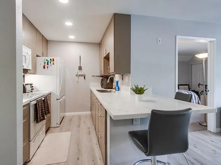 6111 Rancho Mission Rd #108 — Photo 39