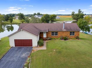 24 Young Dr, Nashville, IL 62263