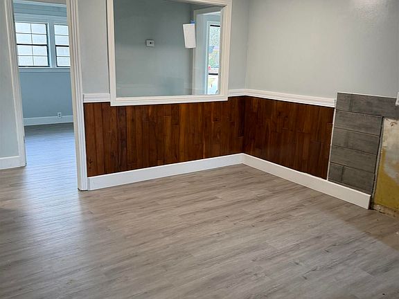3rd image of 2354 Dover Ave