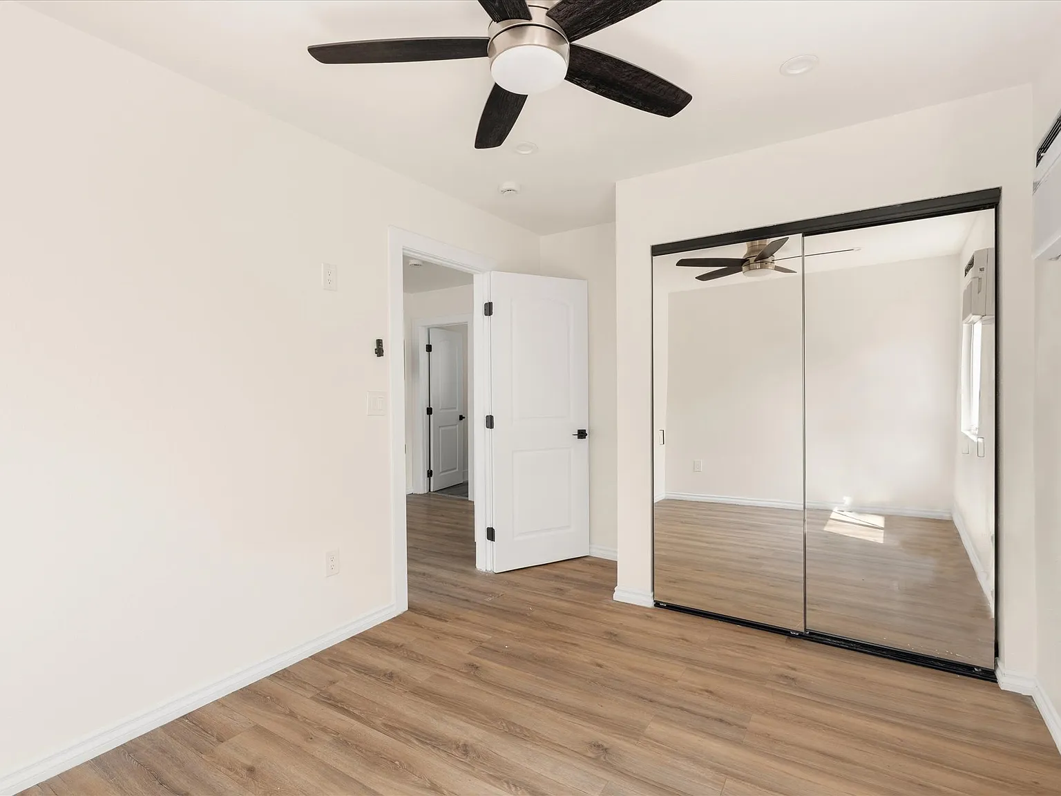 1 bed, 550 sqft, $2,097 — Photo 3