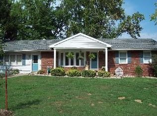 672 Indian Hill Dr, Herrin, IL 62948