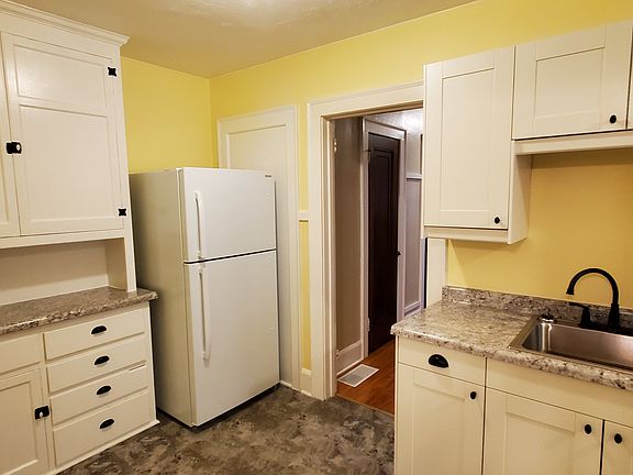 3rd image of 1327 Evelyn St #1S